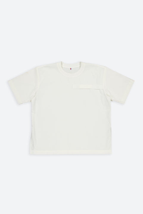 The cotton textured t-shirt has minimal modern aesthetics design allowing comfort and bringing self-confidence. This unique piece is made locally in Paris to reduce environmental impact and guarantee high quality and durability of the products.
