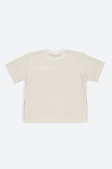 The light weight t-shirt has minimal modern aesthetics design allowing comfort and bringing self-confidence. This unique piece is made locally in Paris to reduce environmental impact and guarantee high quality and durability of the products.