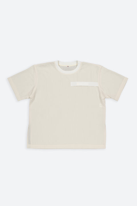 The light weight t-shirt has minimal modern aesthetics design allowing comfort and bringing self-confidence. This unique piece is made locally in Paris to reduce environmental impact and guarantee high quality and durability of the products.