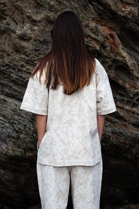 The Essential jacquard t-shirt has minimal modern aesthetics design allowing comfort and bringing self-confidence. This unique piece is made locally in Paris to reduce environmental impact and guarantee high quality and durability of the products.