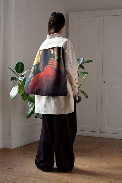 SiJia is wearing the White Canvas ESSENTIAL SHIRT styled with the Hand foulard and square panel made from a qualitative silk fabric. The foulard is printed in France with an exclusive photo by the photographer Henrique Soares. Wear the foulard alone or attach it to the essential pieces to personalize them and wear them your unique way. Your perfect summer accessory. White Canvas x Henrique Soares creative collaboration.