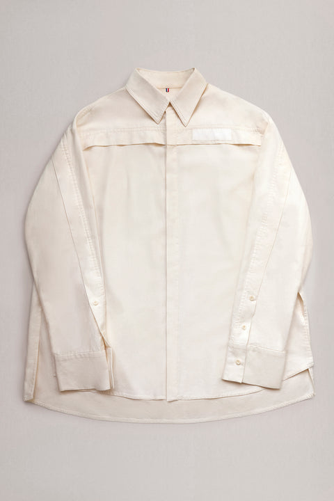 The Essential shirt has minimal modern aesthetics design allowing comfort and bringing self-confidence. A limited-edition production is made locally in France to reduce environmental impact and guarantee high quality and durability of the products.