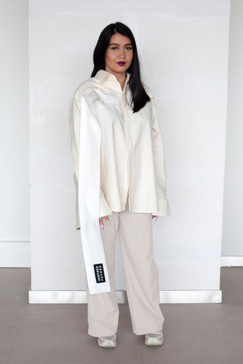 The White Canvas ESSENTIAL SHIRT with white cotton poplin fabric panel made from leftover deadstock fabrics and with black patch and artisanal eco-friendly screen print done locally in Paris in collaboration with RoStudio. Attach the panel to the essential pieces to personalize them and wear them your unique way