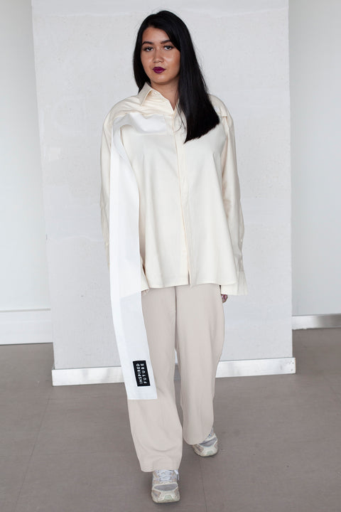 The White Canvas ESSENTIAL SHIRT with white cotton poplin fabric panel made from leftover deadstock fabrics and with black patch and artisanal eco-friendly screen print done locally in Paris in collaboration with RoStudio. Attach the panel to the essential pieces to personalize them and wear them your unique way