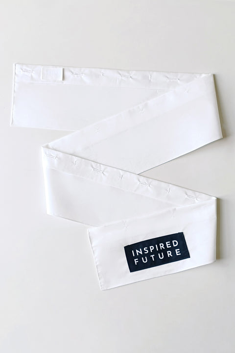 The White Canvas white cotton poplin fabric panel made from leftover deadstock fabrics and with black patch and artisanal eco-friendly screen print done locally in Paris in collaboration with RoStudio. Attach the panel to the essential pieces to personalize them and wear them your unique way
