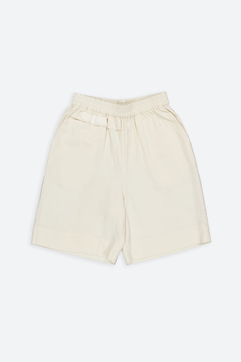 The Essential shorts have minimal modern aesthetics design allowing comfort and bringing self-confidence. A limited-edition production is made locally in France to reduce environmental impact and guarantee high quality and durability of the products.