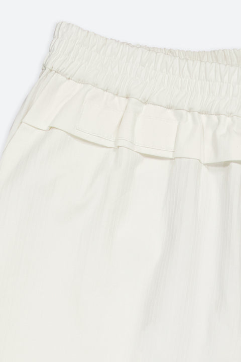 The white cotton stripes trousers have minimal modern aesthetics design allowing comfort and bringing self-confidence. This unique piece is made locally in Paris to reduce environmental impact and guarantee high quality and durability of the products.
