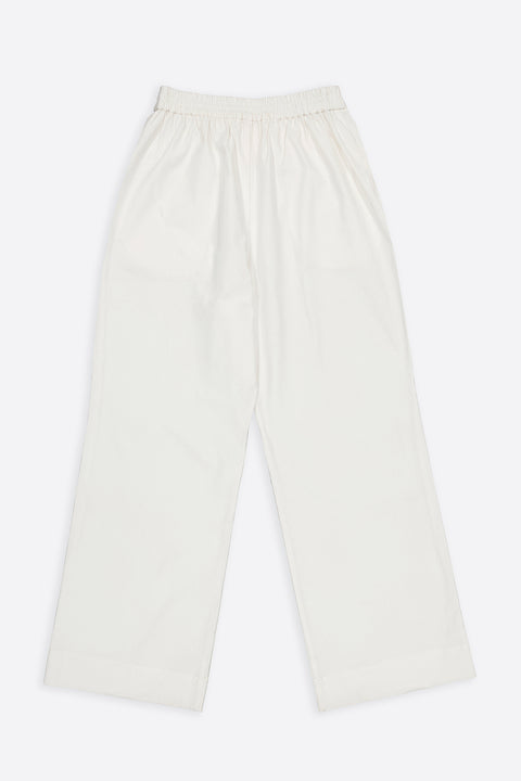 The white cotton textured trousers have minimal modern aesthetics design allowing comfort and bringing self-confidence. This unique piece is made locally in Paris to reduce environmental impact and guarantee high quality and durability of the products.