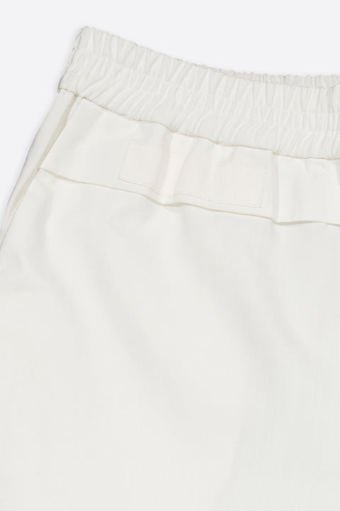 The white cotton textured trousers have minimal modern aesthetics design allowing comfort and bringing self-confidence. This unique piece is made locally in Paris to reduce environmental impact and guarantee high quality and durability of the products.