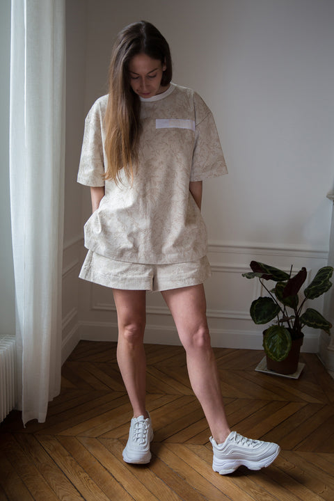 Lena is wearing White Canvas sustainable  jacquard short shorts, size S. The jacquard short shorts have minimal modern aesthetics design allowing comfort and bringing self-confidence. This unique piece is made locally in Paris to reduce environmental impact and guarantee high quality and durability of the products.