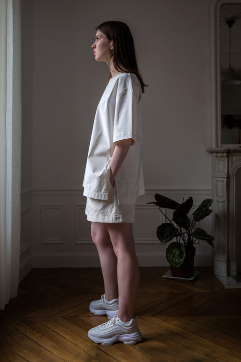 Dalva is wearing White Canvas sustainable white, oversized, genderless, seasonless t-shirt, one size. The cotton textured t-shirt has minimal modern aesthetics design allowing comfort and bringing self-confidence. This unique piece is made locally in Paris to reduce environmental impact and guarantee high quality and durability of the products. 