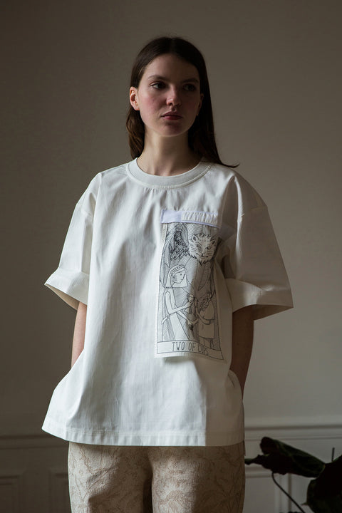 Dalva is wearing White Canvas sustainable white, oversized, genderless, seasonless t-shirt, one size. The cotton textured t-shirt has minimal modern aesthetics design allowing comfort and bringing self-confidence. This unique piece is made locally in Paris to reduce environmental impact and guarantee high quality and durability of the products. 