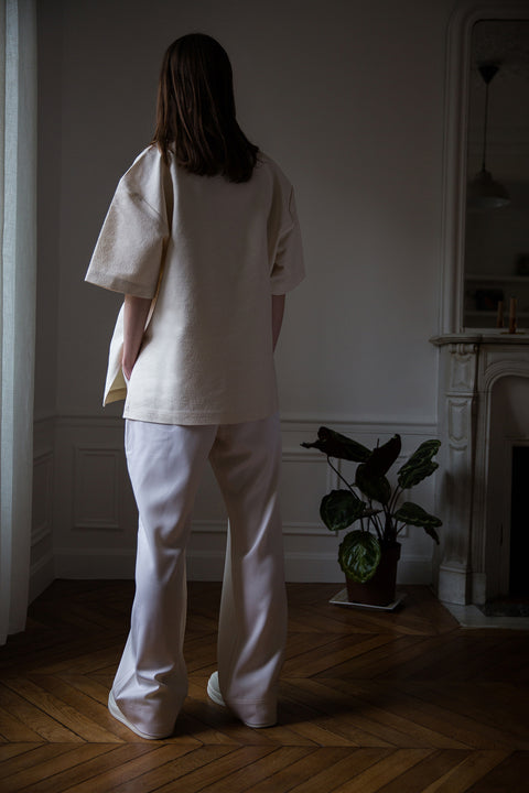 Dalva is wearing White Canvas sustainable floral jacquard oversized, genderless, seasonless t-shirt, one size. The floral jacquard t-shirt has minimal modern aesthetics design allowing comfort and bringing self-confidence. This unique piece is made locally in Paris to reduce environmental impact and guarantee high quality and durability of the products. 