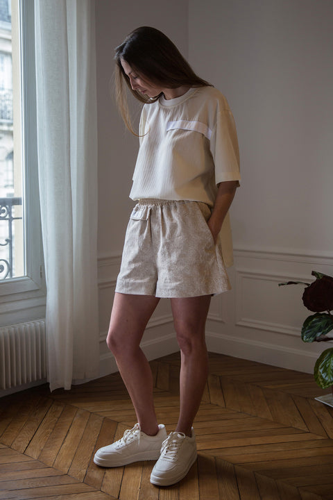 Lena is wearing White Canvas sustainable light weight oversized, genderless, seasonless t-shirt, one size. The light weight t-shirt has minimal modern aesthetics design allowing comfort and bringing self-confidence. This unique piece is made locally in Paris to reduce environmental impact and guarantee high quality and durability of the products. 
