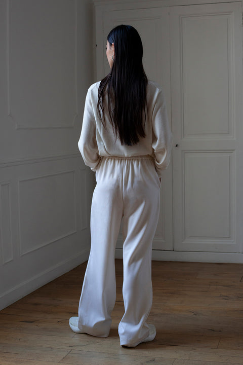 SiJia is wearing the White Canvas essentails loose fit wool trousers