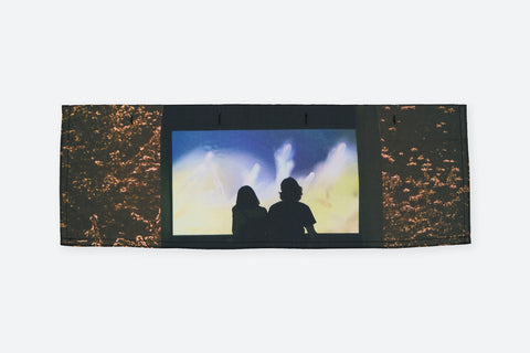 The Shadows horizontal panel is made from deadstock cotton poplin. The panel has an exclusive print of a photo by the photographer Henrique Soares. Attach the panel to the essential pieces to personalize them and wear them your unique way. It is the perfect creative summer accessory.