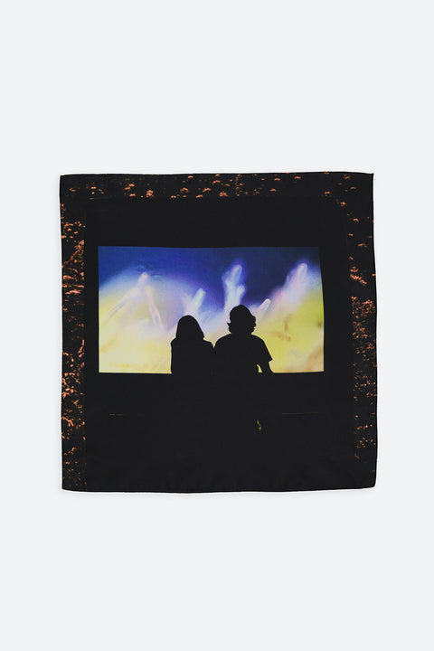 The Shadows foulard and square panel is made from a qualitative silk fabric. The foulard is printed in France with an exclusive photo by the photographer Henrique Soares. Wear the foulard alone or attach it to the essential pieces to personalize them and wear them your unique way. Your perfect autumn accessory. White Canvas x Henrique Soares creative collaboration.