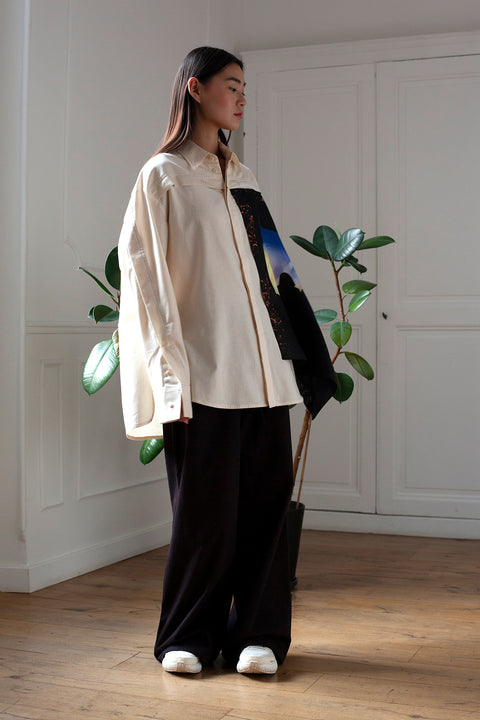 SiJia is wearing the White Canvas ESSENTIAL SHIRT styled with the Shadows foulard and square panel made from a qualitative silk fabric. The foulard is printed in France with an exclusive photo by the photographer Henrique Soares. Wear the foulard alone or attach it to the essential pieces to personalize them and wear them your unique way. Your perfect summer accessory. White Canvas x Henrique Soares creative collaboration.