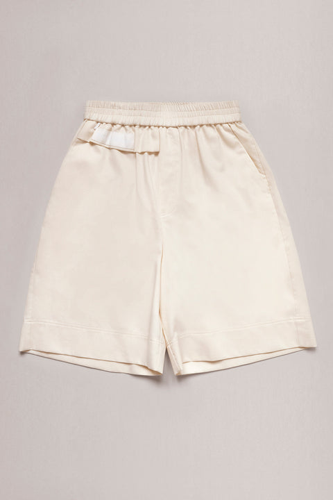 The Essential short has minimal modern aesthetics design allowing comfort and bringing self-confidence. A limited-edition production is made locally in France to reduce environmental impact and guarantee high quality and durability of the products.
