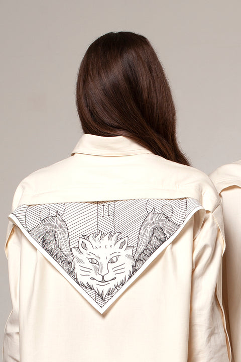 Léa is wearing the White Canvas ESSENTIAL SHIRT styled with THE TWO OF CUPS triangular panel & bandana made from leftover deadstock white cotton poplin. The bandana has an exclusive design inspired by tarot cards drawn by the artist Maria Robla and printed with black artisanal eco-friendly ink locally in Paris in collaboration with RoStudio. Wear the black and white bandana alone or attach it to the essential pieces to personalize them and wear them your unique way. Your perfect summer accessory.
